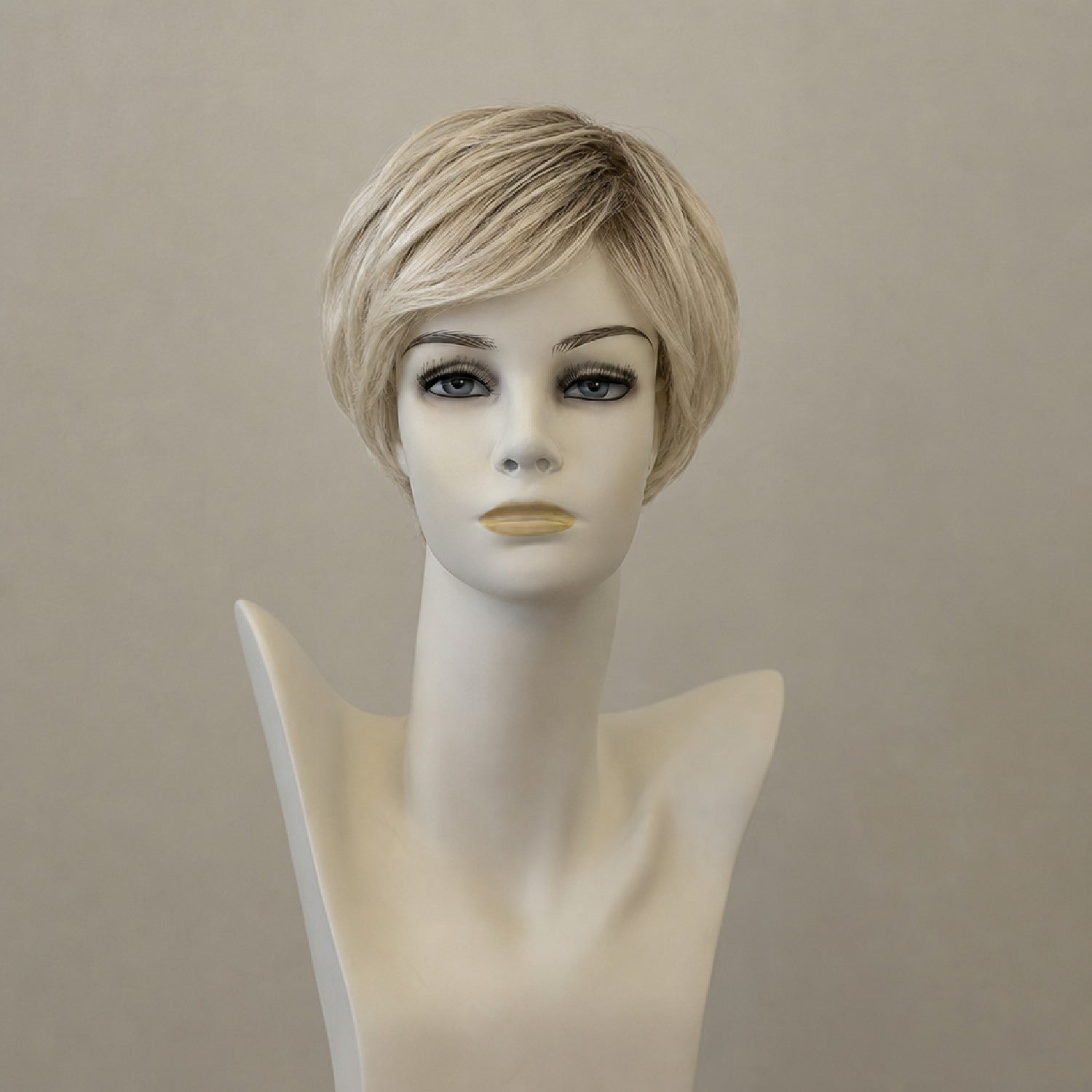 Kurzhaar-Perücke 22/15: Chic und modern in dunklem Braun mit Highlights