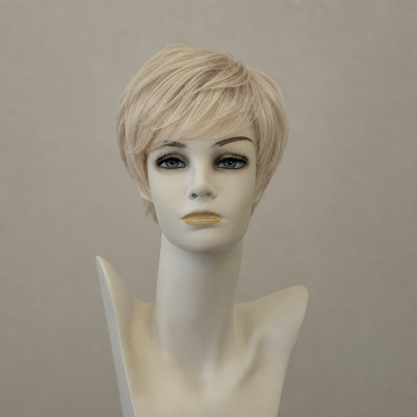 Kurze Perücke in Schwedisch-Blond mit dunklem Ansatz
