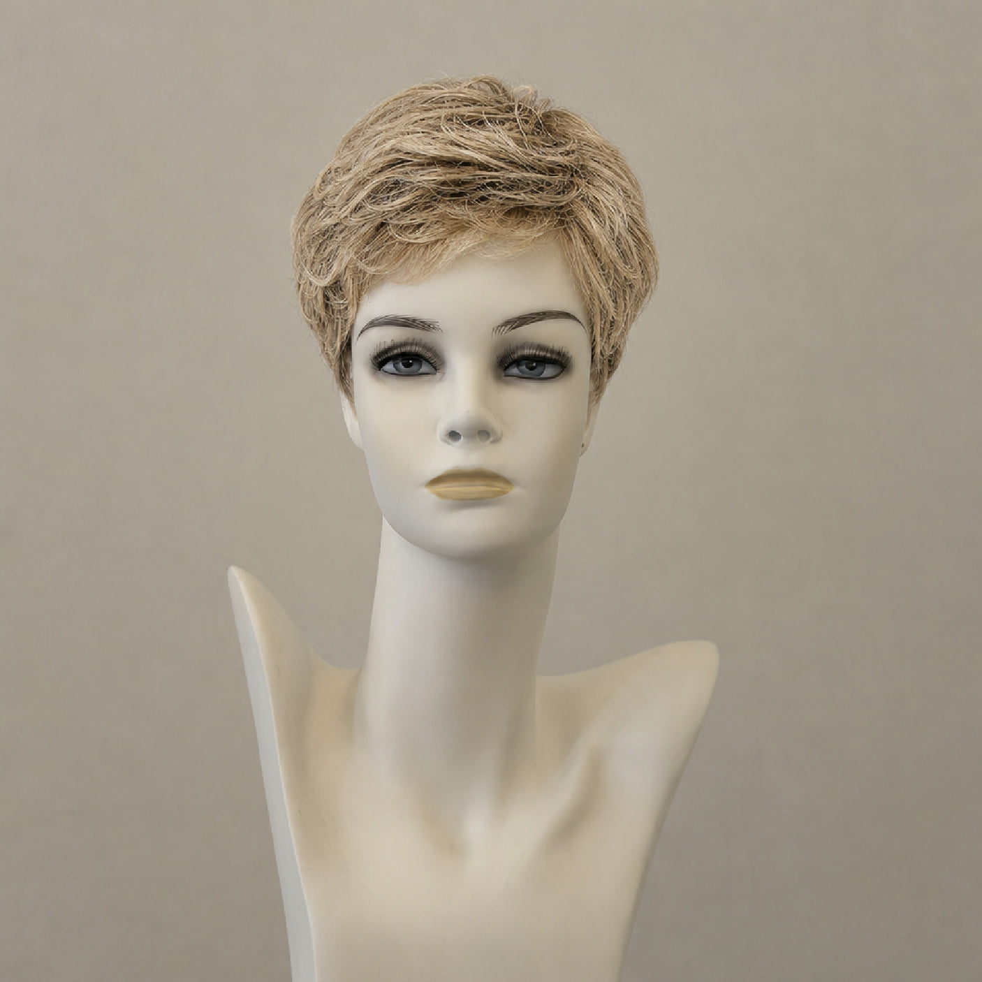 Kurze, mittellang-blonde Perücke
