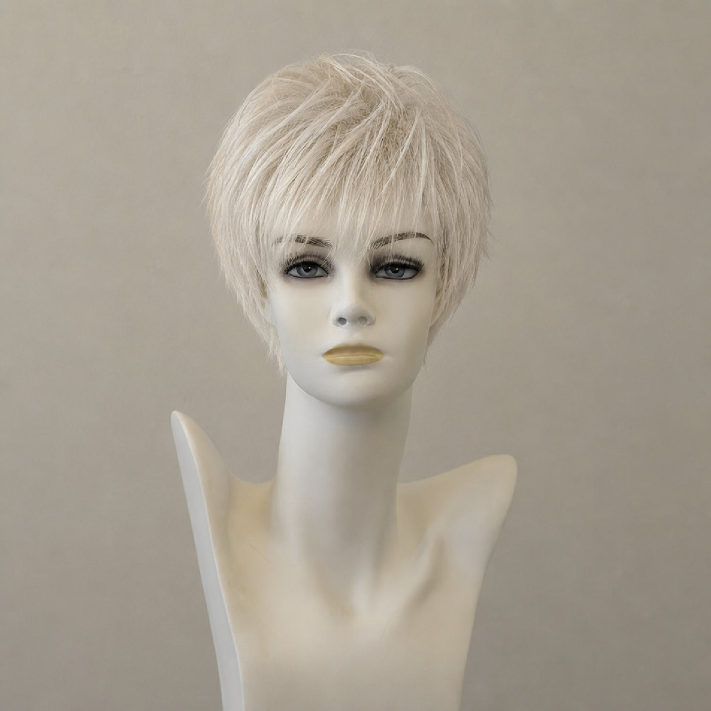 Kurze Perücke Platinblond Mix, modern gestylt
